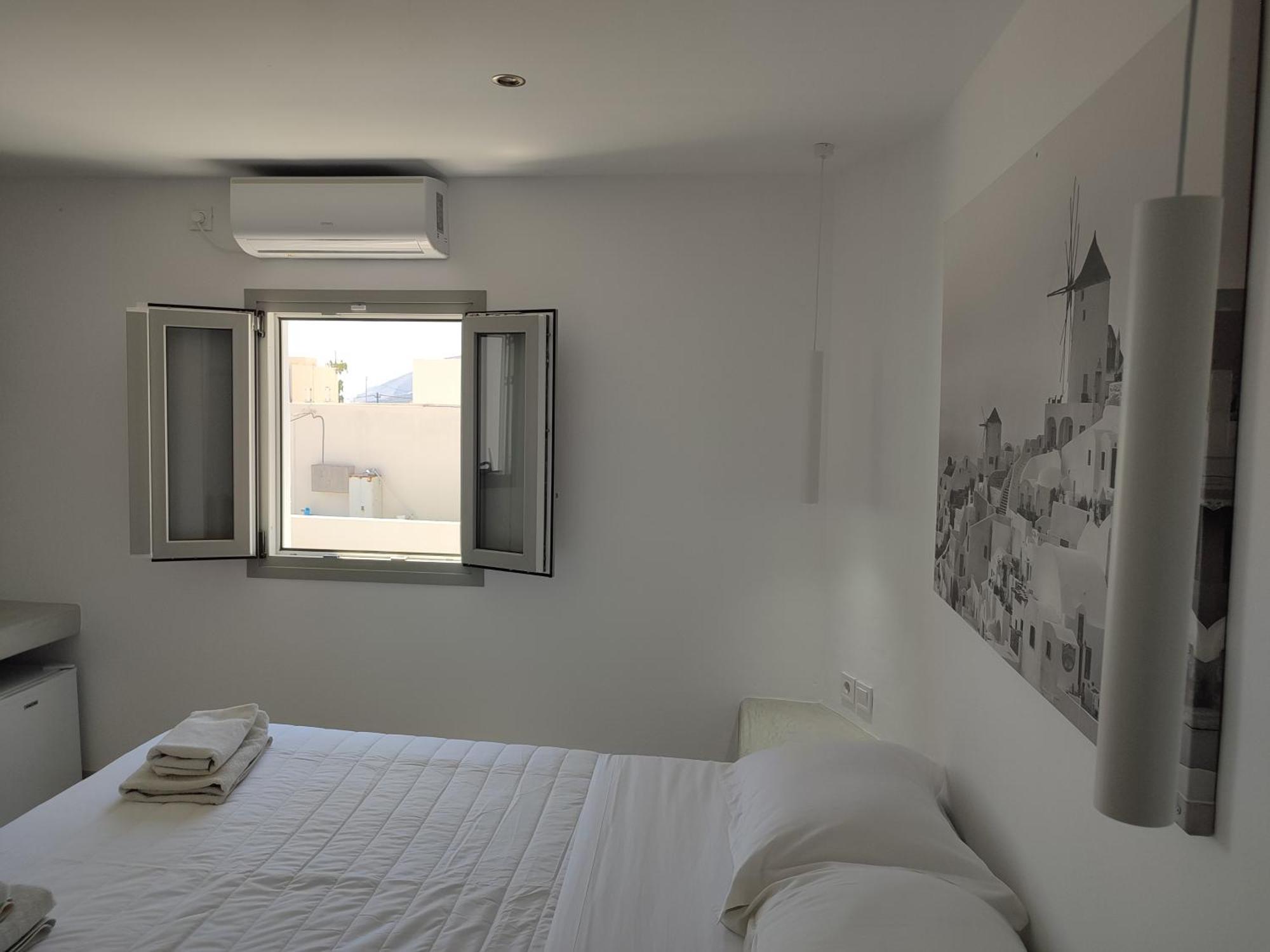 Central Santorini Serenity Rooms Fira  Dış mekan fotoğraf