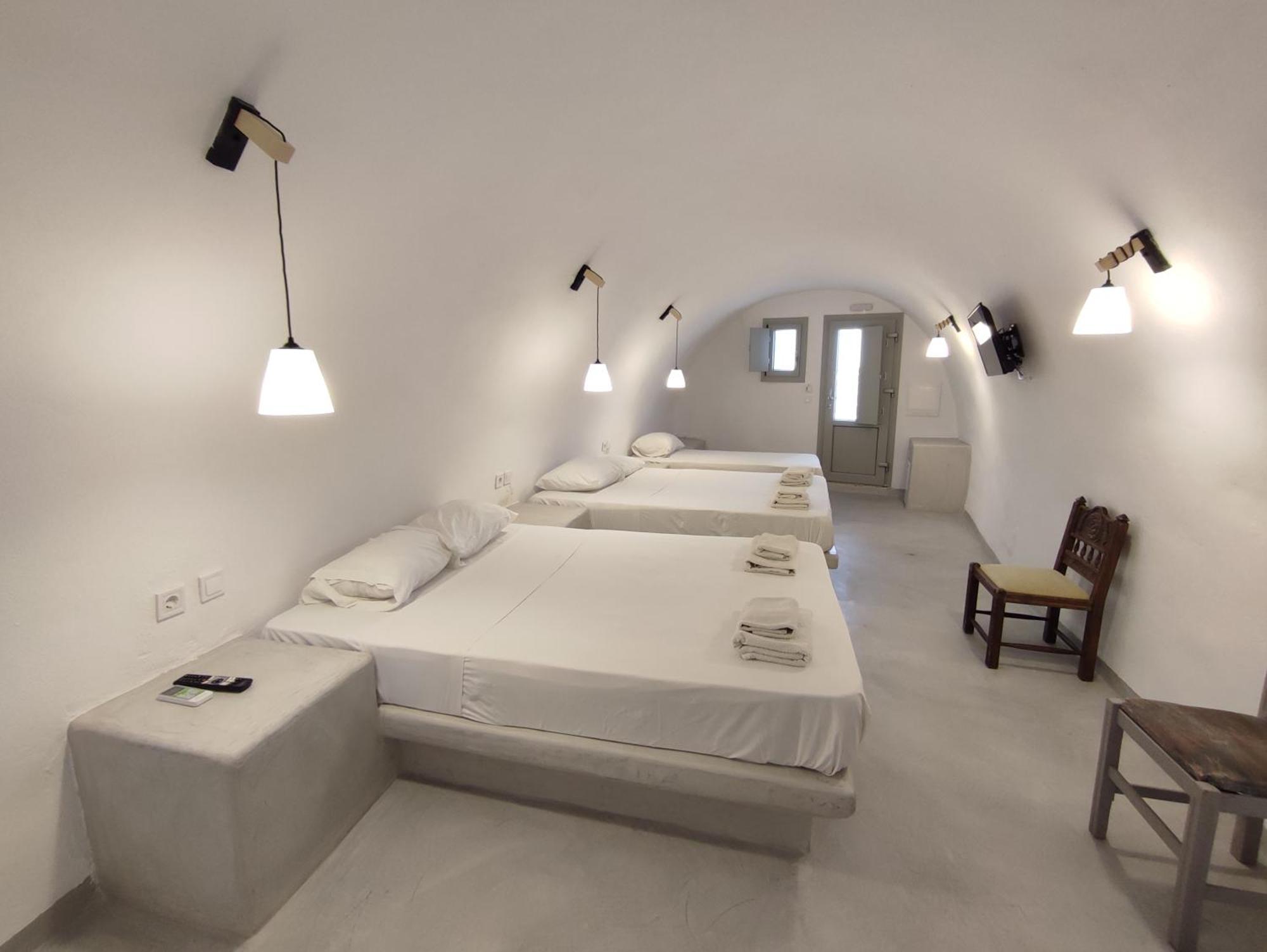 Central Santorini Serenity Rooms Fira  Dış mekan fotoğraf