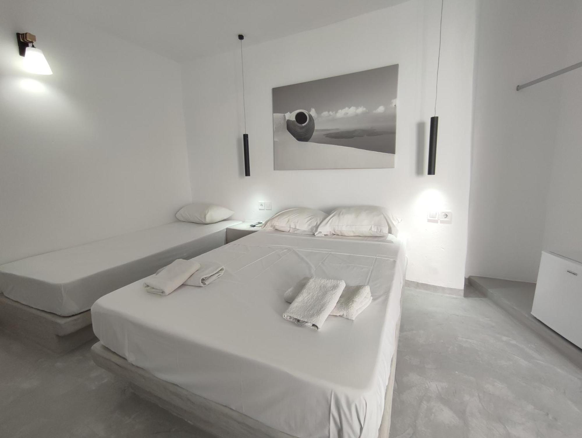 Central Santorini Serenity Rooms Fira  Dış mekan fotoğraf