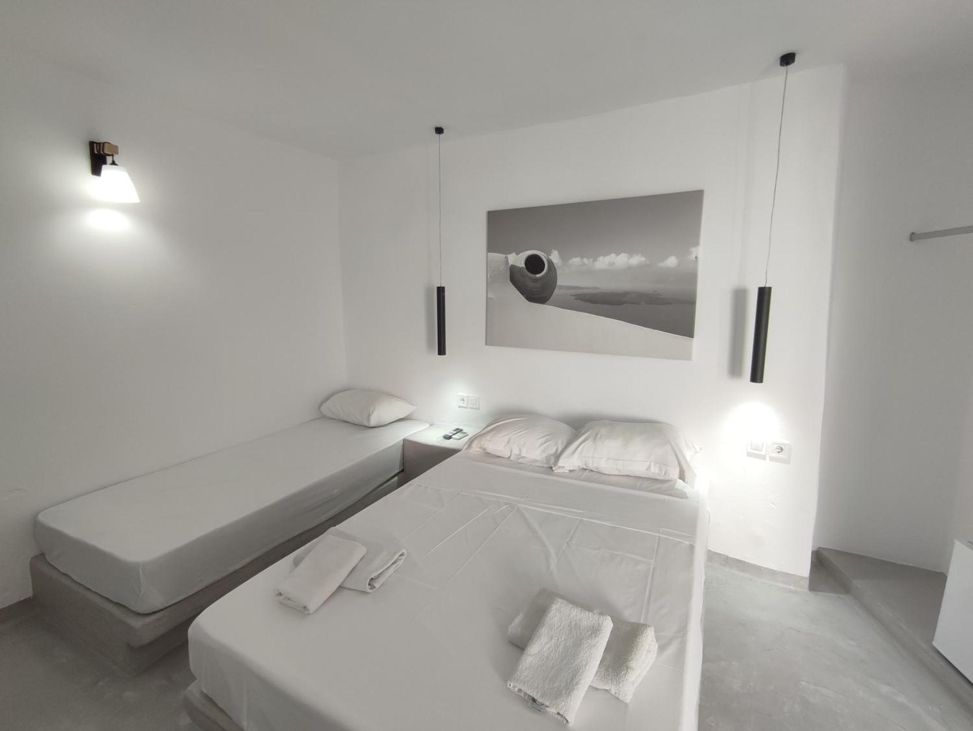 Central Santorini Serenity Rooms Fira  Dış mekan fotoğraf