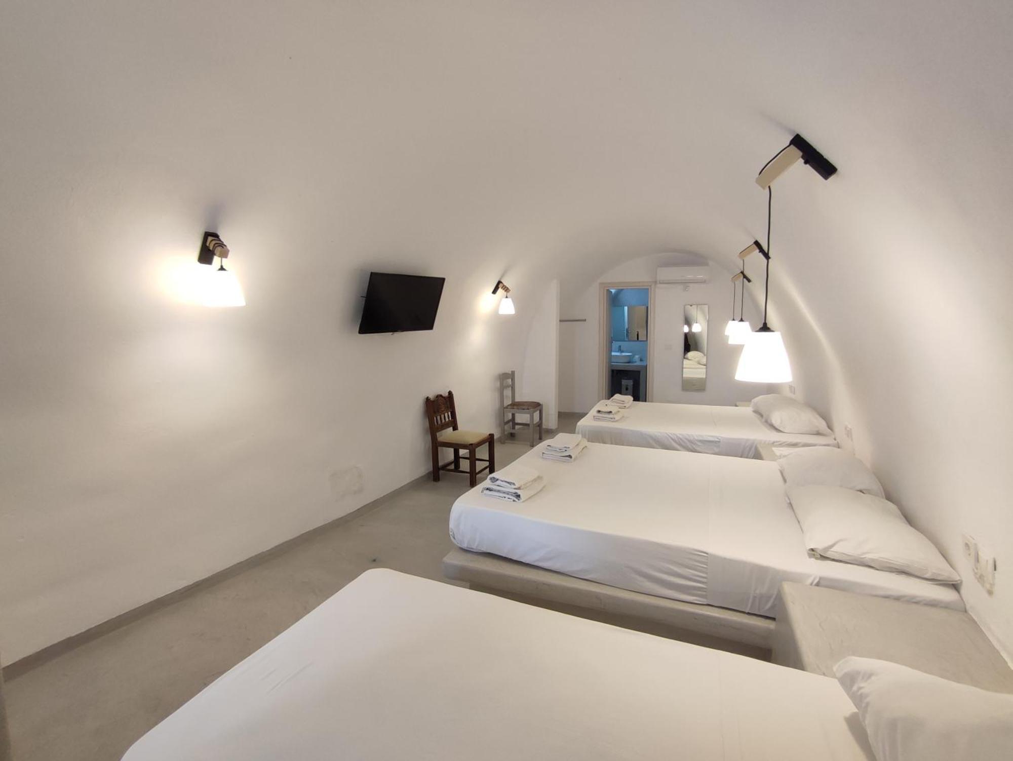 Central Santorini Serenity Rooms Fira  Dış mekan fotoğraf