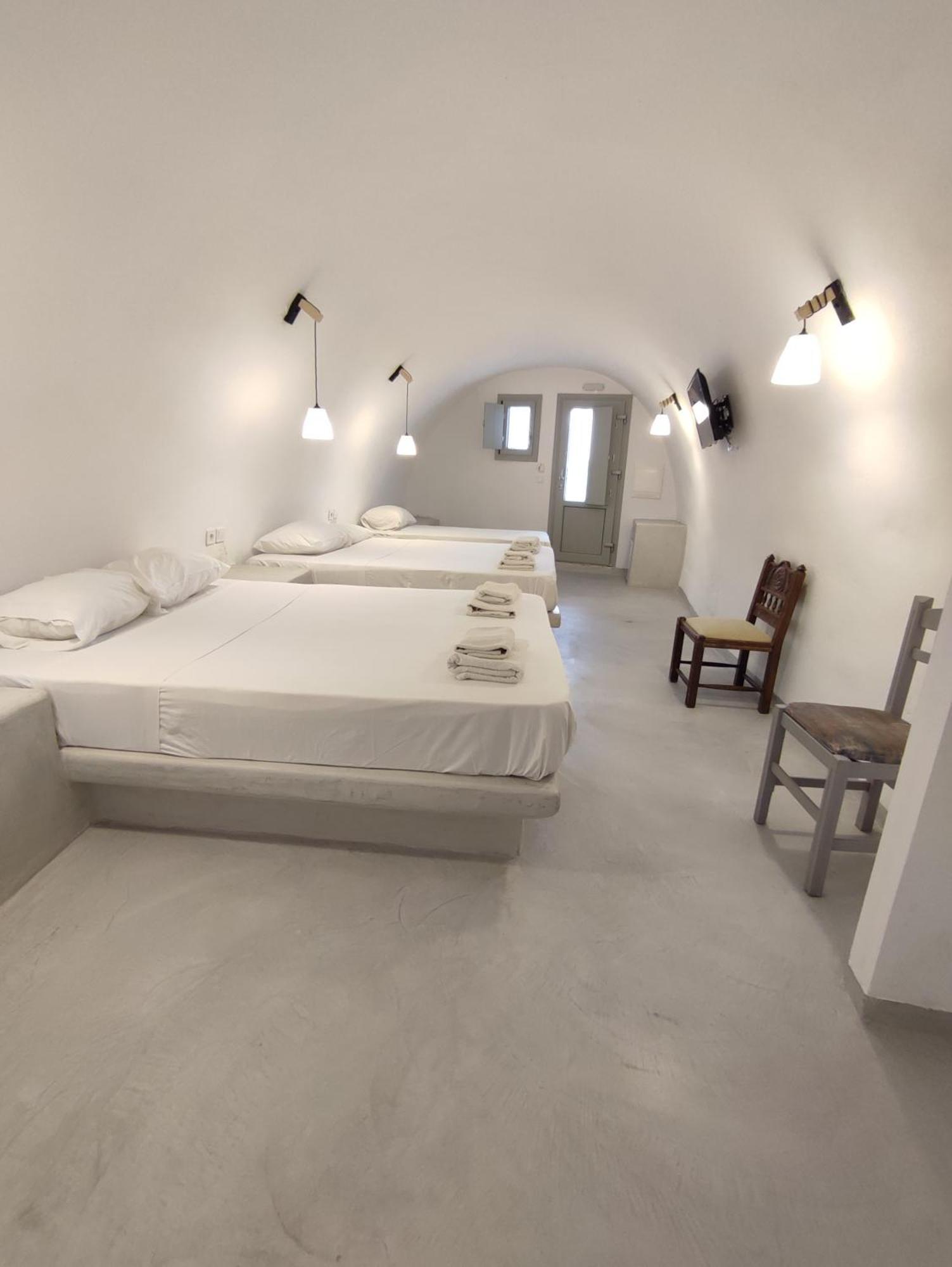 Central Santorini Serenity Rooms Fira  Dış mekan fotoğraf
