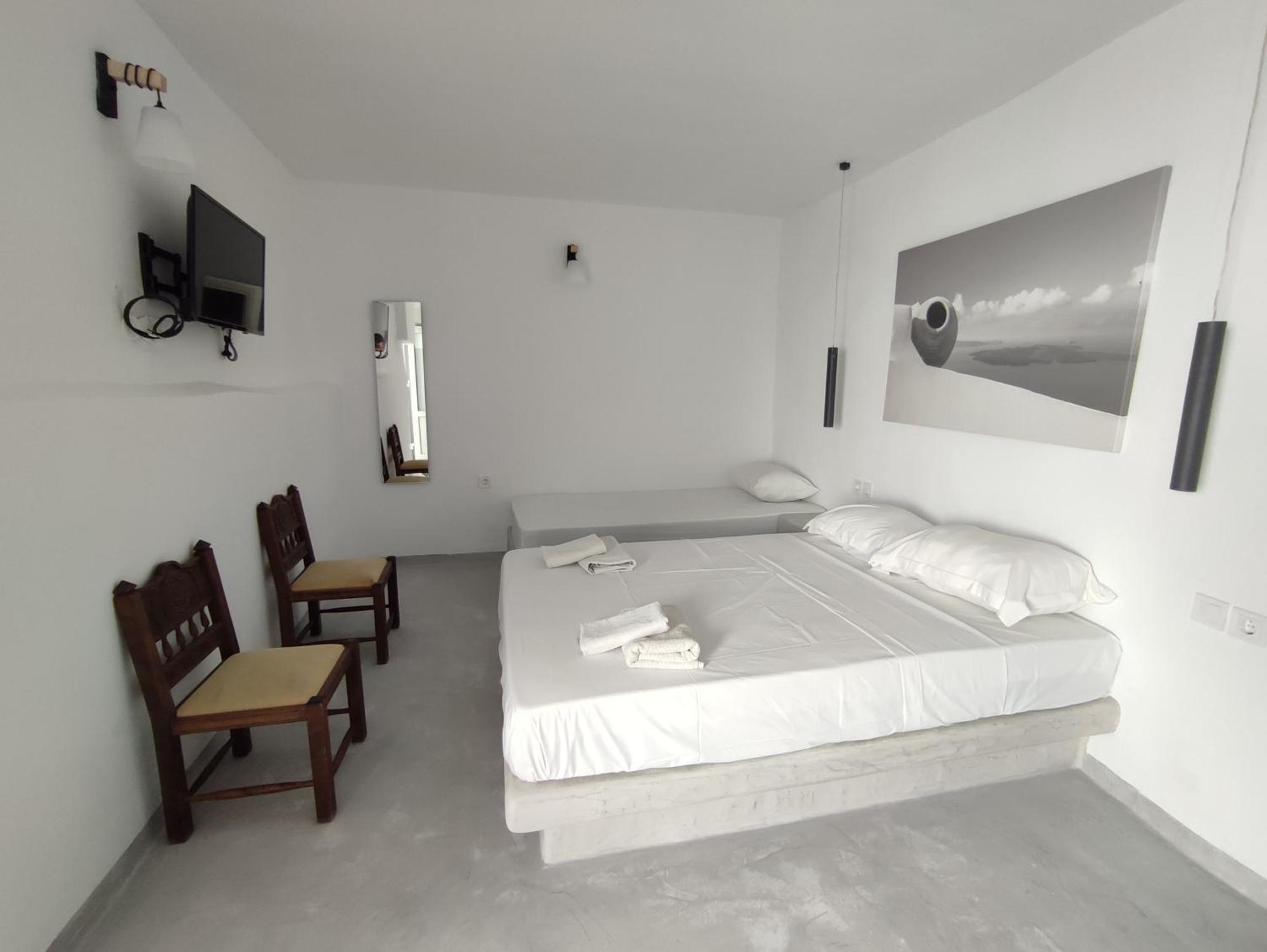 Central Santorini Serenity Rooms Fira  Dış mekan fotoğraf