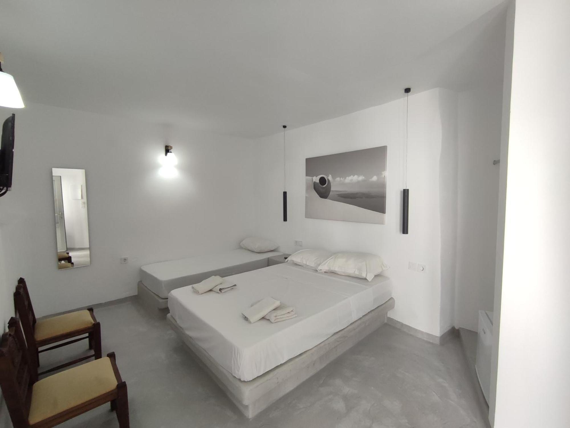 Central Santorini Serenity Rooms Fira  Dış mekan fotoğraf